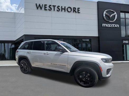 Used 2025 Jeep Grand Cherokee Altitude AWD/4WD image 1
