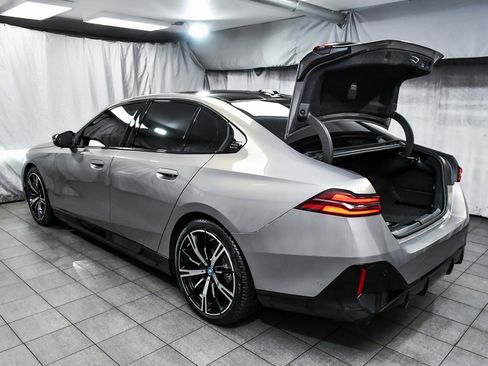 Used 2025 BMW i5 M60 w/ Executive Package image 78