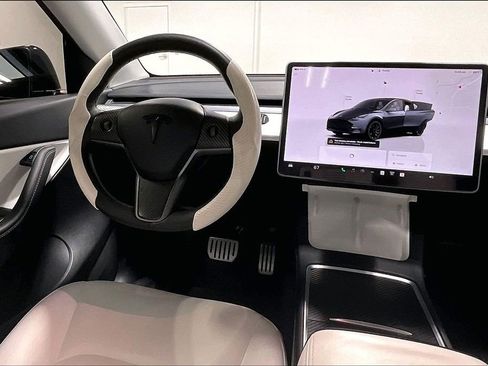 Used 2022 Tesla Model Y Performance image 7