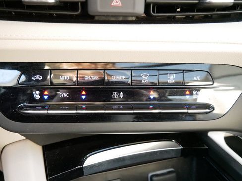Used 2023 Buick Envision Avenir AWD/4WD image 21