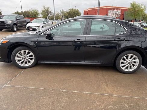 Used 2022 Toyota Camry LE image 5