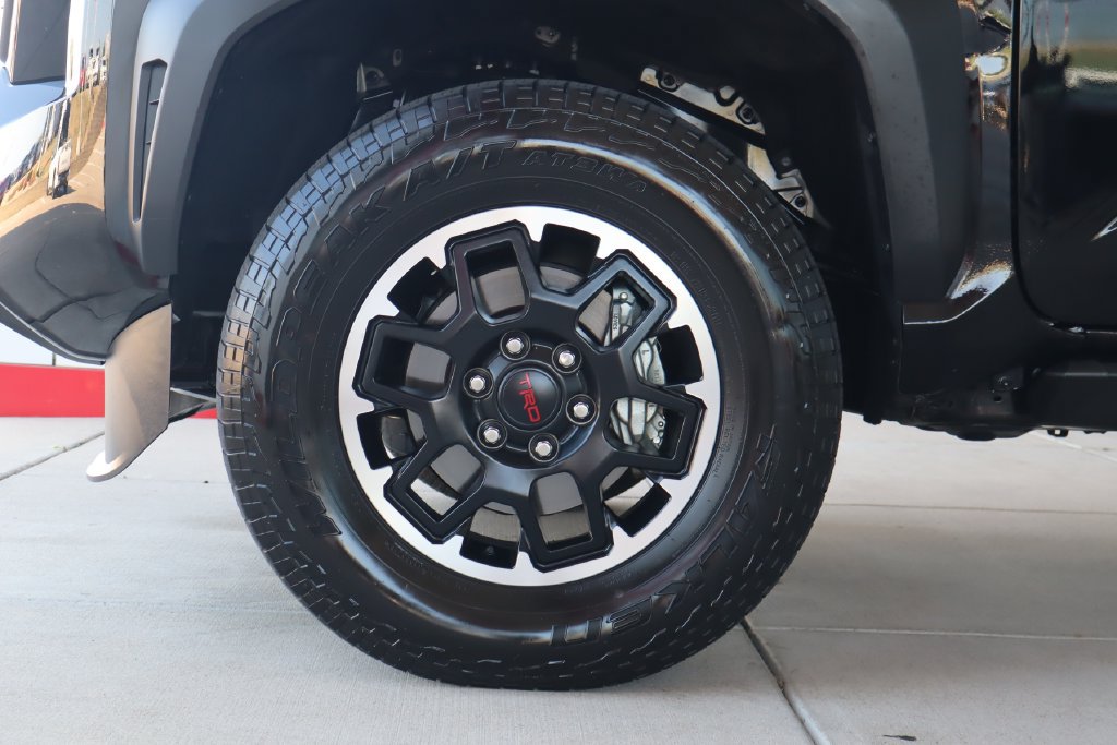 Used 2025 Toyota Tacoma TRD Off-Road AWD/4WD image 5