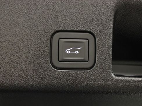 Used 2025 Chevrolet Equinox EV LT w/ Convenience Package image 13