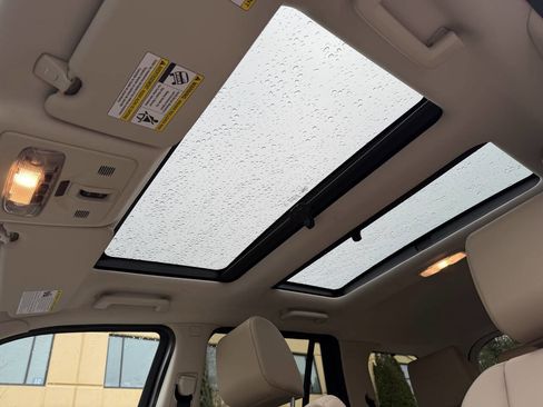 Used 2014 Land Rover LR2 HSE image 32