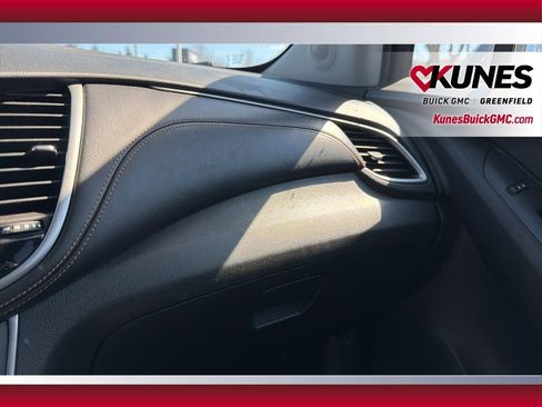 Used 2018 Chevrolet Trax LT w/ LT Convenience Package AWD/4WD image 31