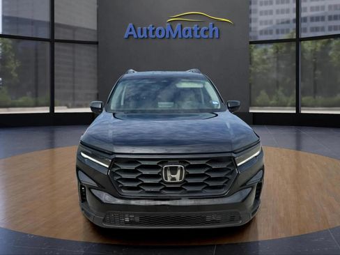 Used 2025 Honda Pilot Touring image 2