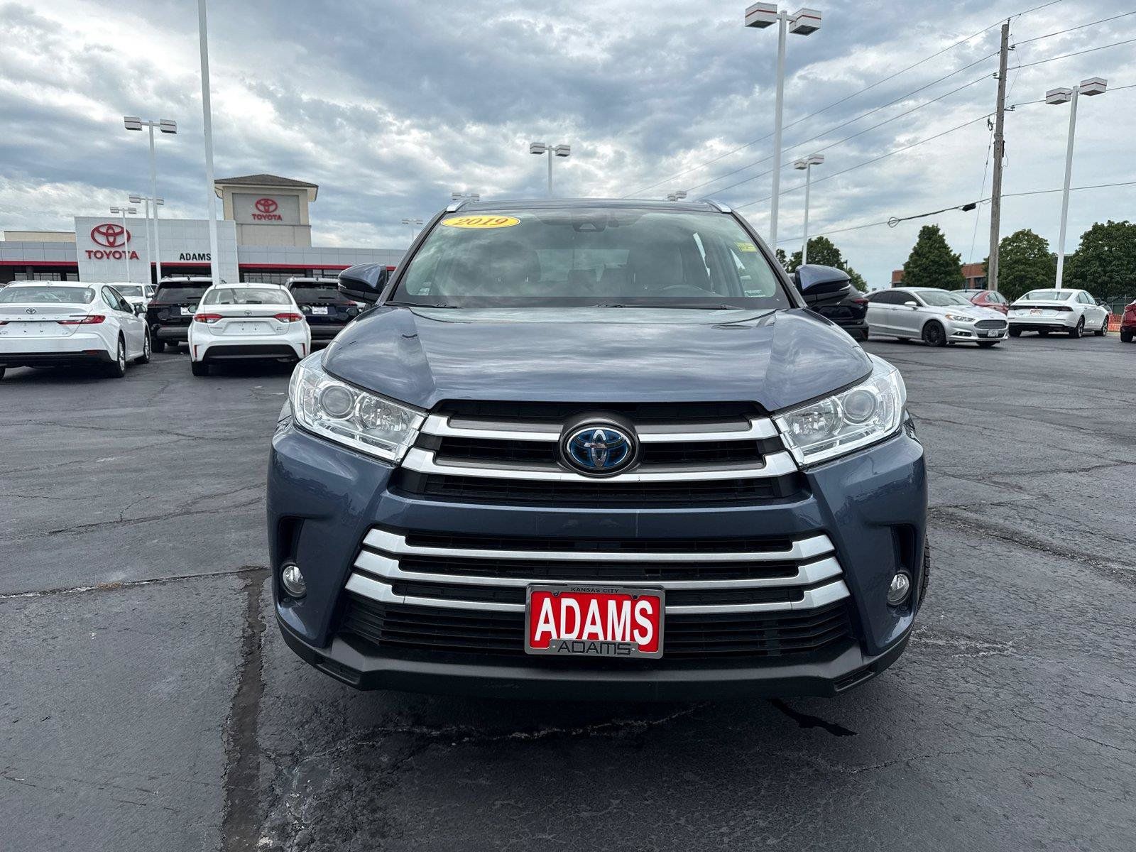 Used 2019 Toyota Highlander XLE AWD/4WD image 3