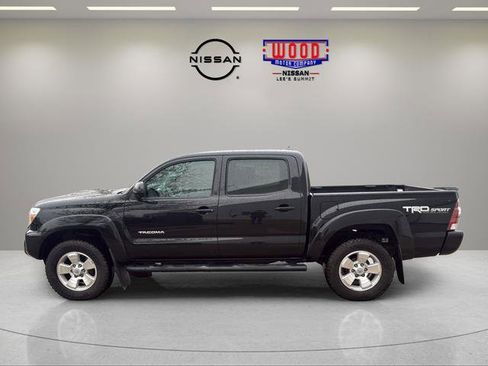 Used 2015 Toyota Tacoma 4x4 Double Cab w/ TRD Sport Package image 5