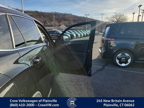 New 2026 Volkswagen Atlas Cross Sport SEL image 40