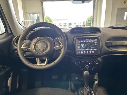 Used 2023 Jeep Renegade Latitude AWD/4WD image 16