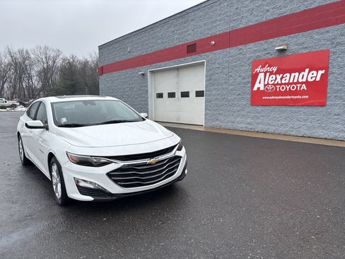 Used 2024 Chevrolet Malibu LT image 1