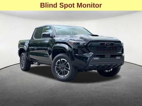 Used 2025 Toyota Tacoma TRD Sport AWD/4WD image 4