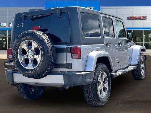 Used 2017 Jeep Wrangler Unlimited Sahara w/ Connectivity Group AWD/4WD image 6