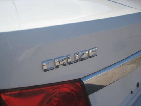 Used 2014 Chevrolet Cruze LT FWD image 11