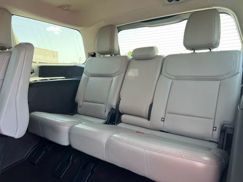 Certified 2025 Ford Expedition Active AWD/4WD image 5
