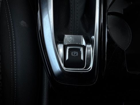 Used 2025 Chevrolet Trax LT FWD image 21