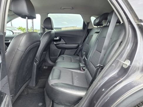 Used 2018 Kia Niro EX w/ Option Group 020 FWD image 17