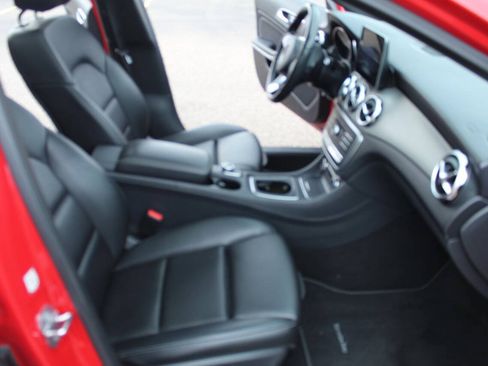 Used 2020 Mercedes-Benz GLA 250 4MATIC image 17