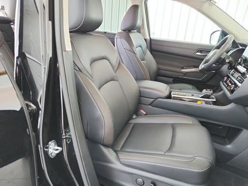 Used 2025 Nissan Pathfinder SL w/ SL Premium Package FWD image 39