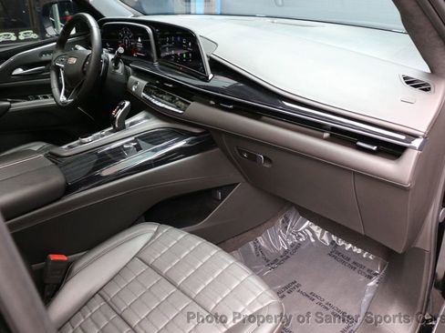 Used 2024 Cadillac Escalade ESV V AWD/4WD image 29