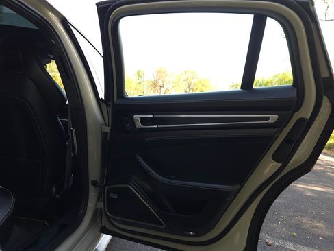 Used 2020 Porsche Panamera 4S image 34