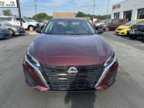 Used 2025 Nissan Altima 2.5 SV FWD image 2