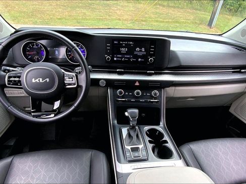 Used 2024 Kia Carnival LX FWD image 10