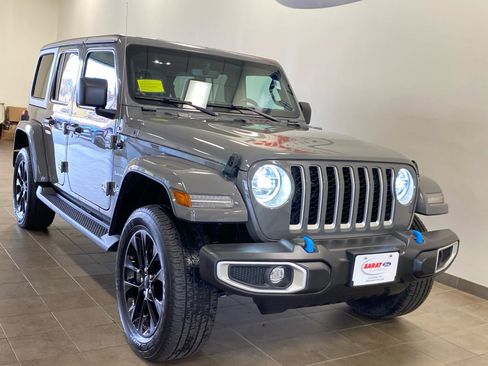 Used 2022 Jeep Wrangler Unlimited Sahara w/ Cold Weather Group image 2