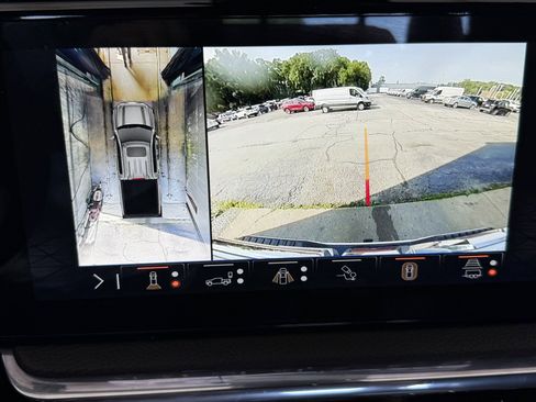 Used 2024 GMC Sierra 1500 Denali w/ Technology Package AWD/4WD image 12