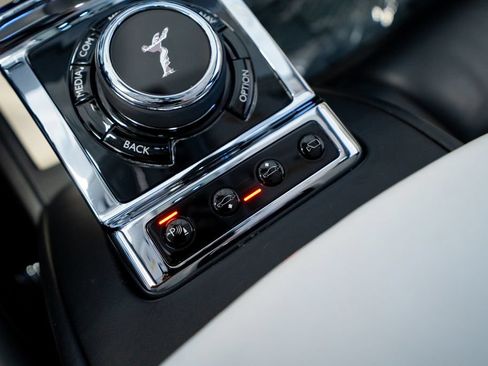 Used 2019 Rolls-Royce Phantom Sedan RWD image 45