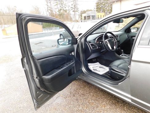Used 2013 Chrysler 200 Touring w/ S Exterior Appearance Pkg image 10
