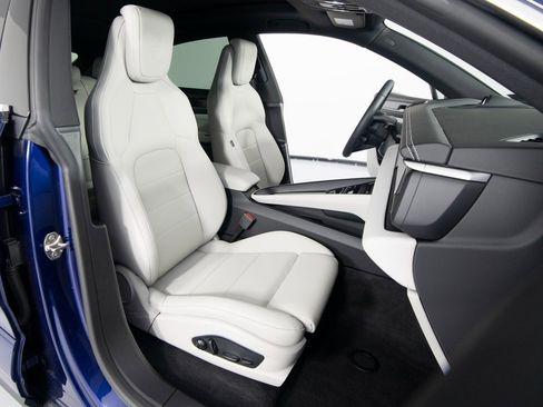 Certified 2025 Porsche Macan 4S Electric image 34