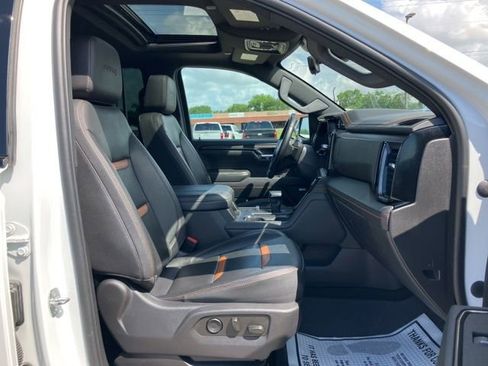 Used 2023 GMC Sierra 1500 AT4 w/ AT4 Premium Package AWD/4WD image 11