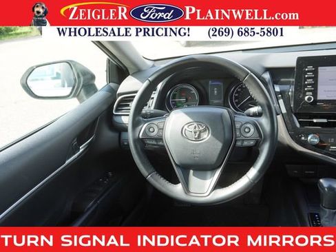 Used 2022 Toyota Camry SE image 13