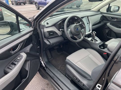 Used 2025 Subaru Outback Premium w/ Popular Package #1A image 10