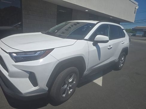 Used 2025 Toyota RAV4 XLE AWD/4WD image 1