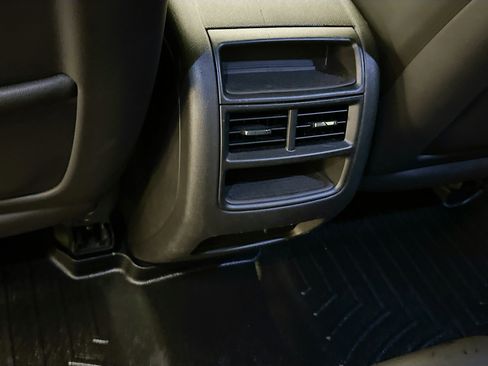 Used 2017 Cadillac XT5 Luxury w/ Driver Awareness Package image 29