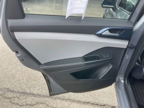 Used 2024 Volkswagen Taos SE image 20