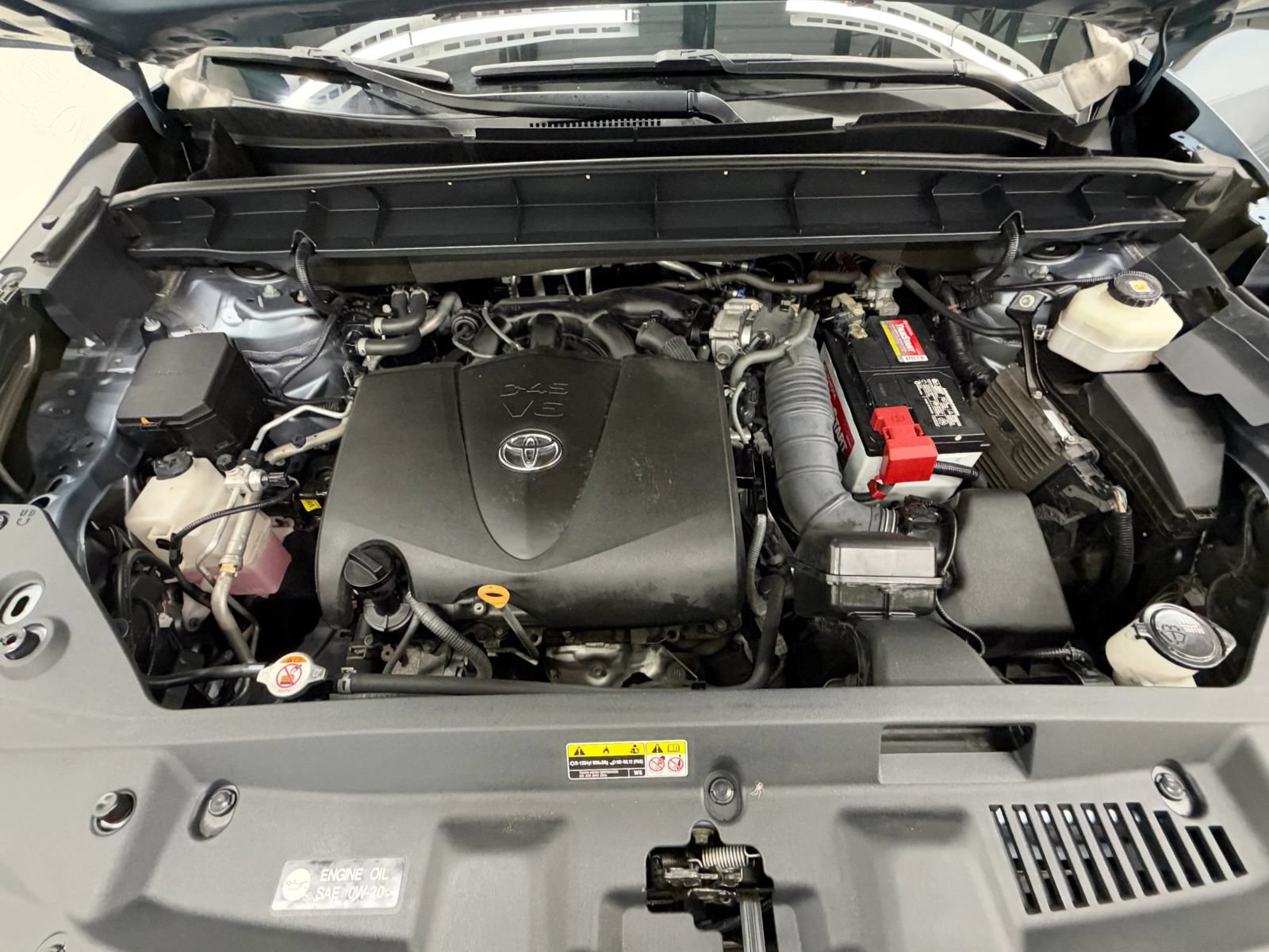 Used 2020 Toyota Highlander XLE AWD/4WD image 40