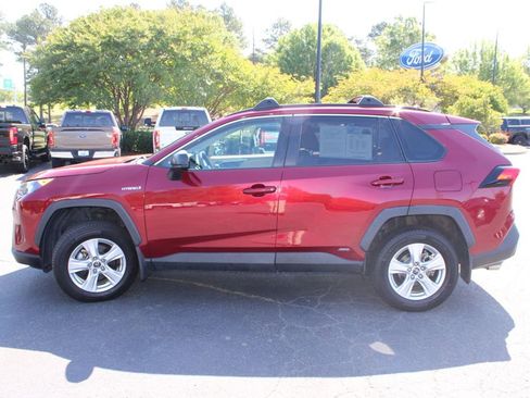 Used 2019 Toyota RAV4 LE w/ Carpet Mat Package AWD/4WD image 16