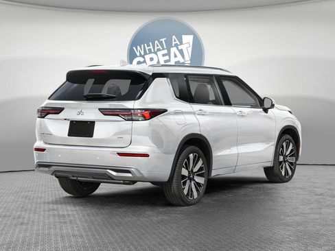 New 2026 Mitsubishi Outlander SEL image 2
