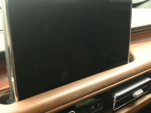 Used 2022 Lincoln Aviator Reserve w/ Equipment Group 201A AWD/4WD image 17