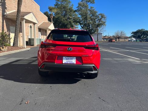 Used 2023 Lexus UX 250h FWD w/ Premium Package image 7