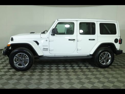 Used 2022 Jeep Wrangler Unlimited Sahara w/ Cold Weather Group AWD/4WD image 14