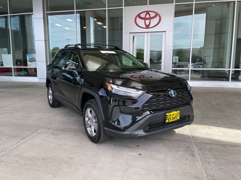 Certified 2024 Toyota RAV4 LE AWD/4WD image 1