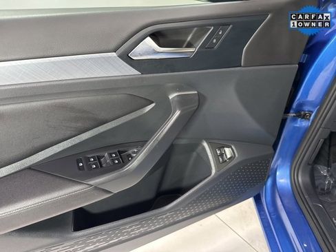 Used 2024 Volkswagen Jetta SE w/ Panoramic Sunroof Package image 10