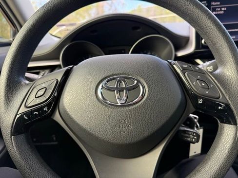 Used 2020 Toyota C-HR LE image 18