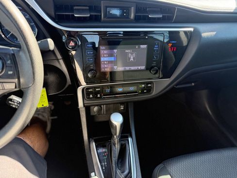 Used 2018 Toyota Corolla LE image 20