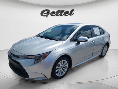 Used 2023 Toyota Corolla LE w/ LE Premium Package FWD image 1