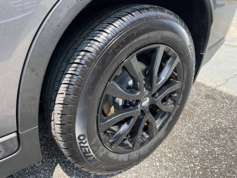 Used 2018 Nissan Rogue SV FWD image 8